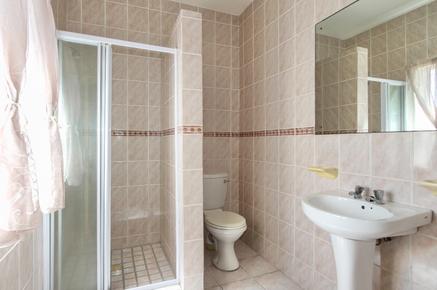 To Let 6 Bedroom Property for Rent in Sunset Beach Western Cape